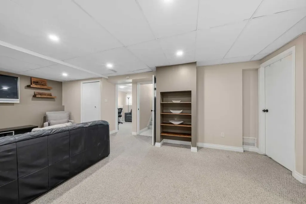 71 Riverglen Crescent SE Calgary AB T2C3J3