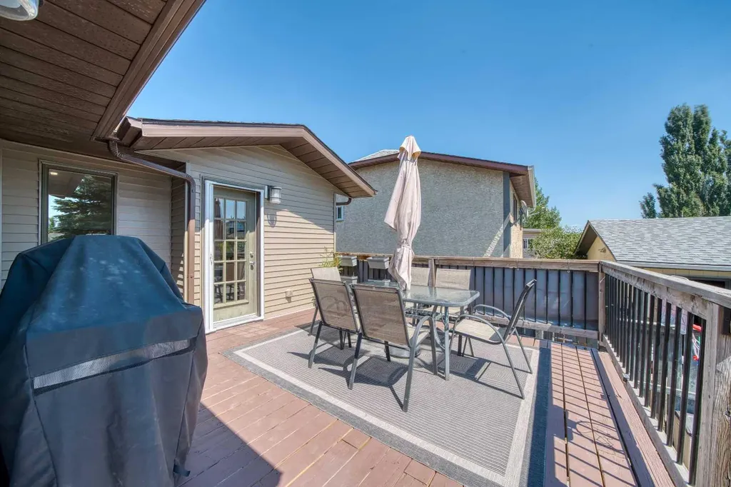 71 Riverglen Crescent SE Calgary AB T2C3J3