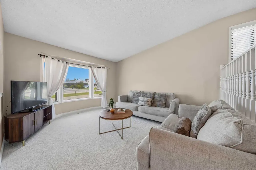 71 Riverglen Crescent SE Calgary AB T2C3J3