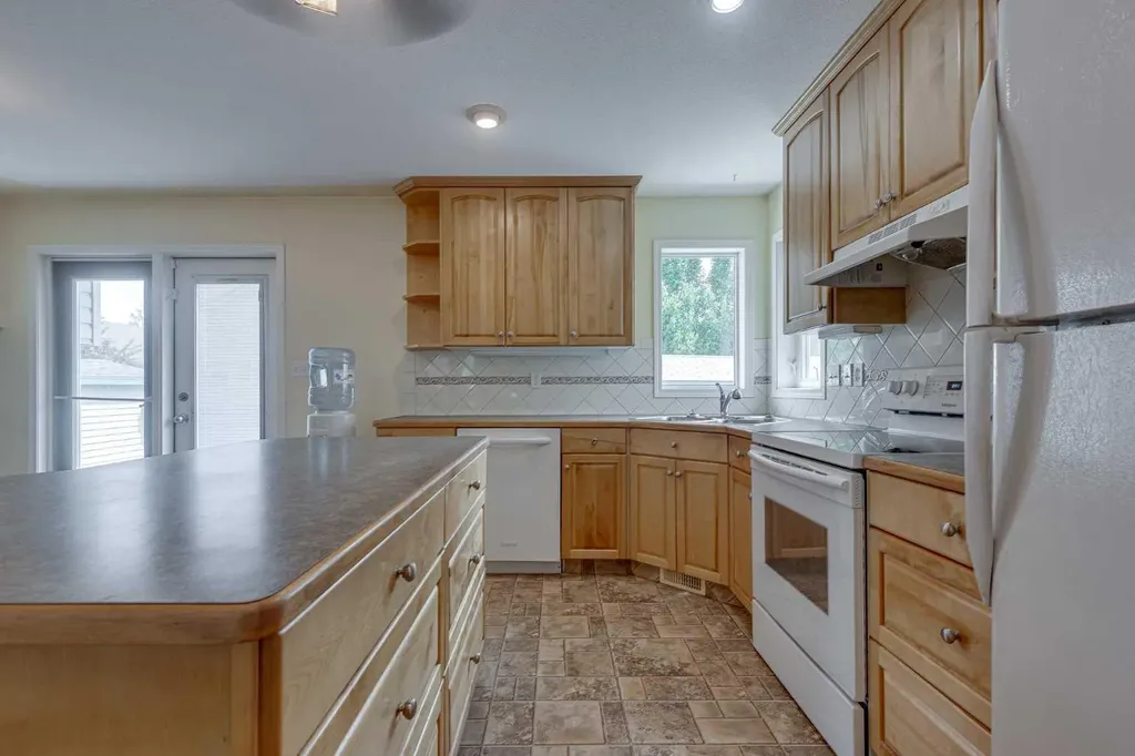 82 Ruttan Close Red Deer AB T4P 3T2