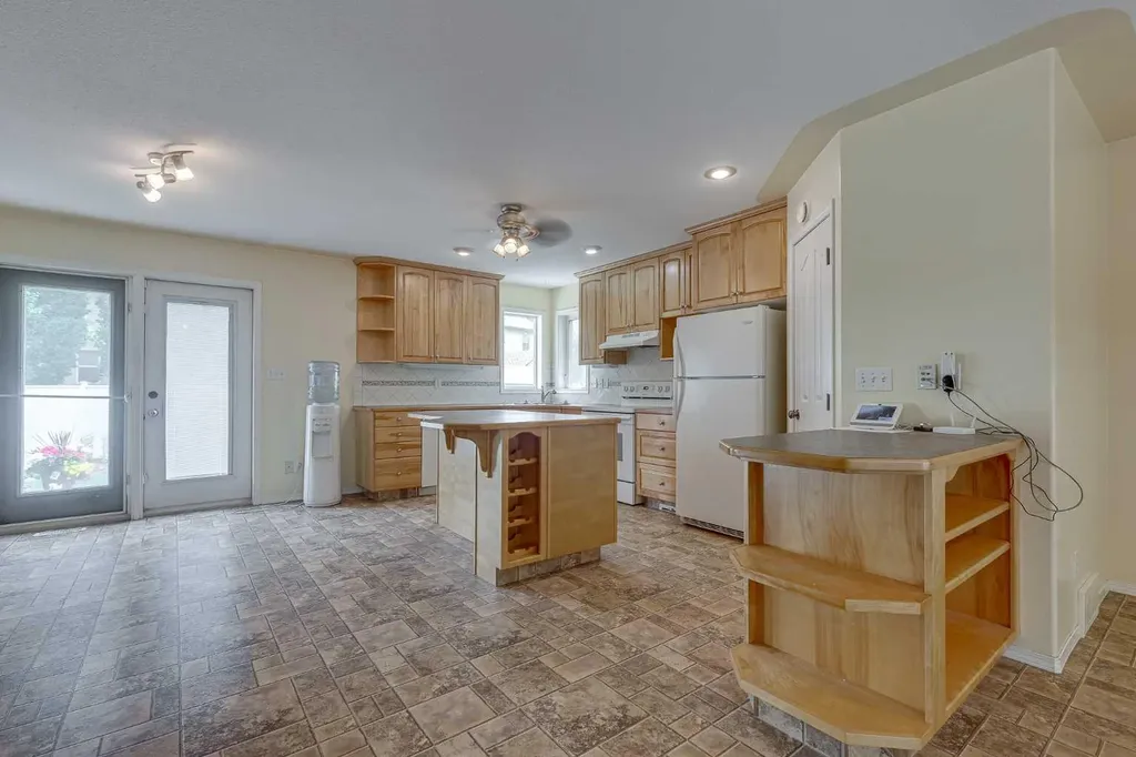 82 Ruttan Close Red Deer AB T4P 3T2