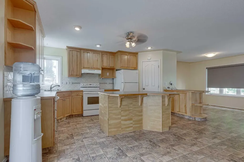 82 Ruttan Close Red Deer AB T4P 3T2