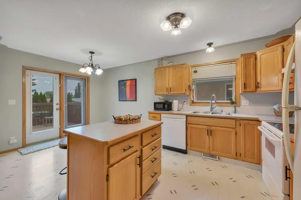 14 Eakins Crescent Red Deer AB T4R 2K2