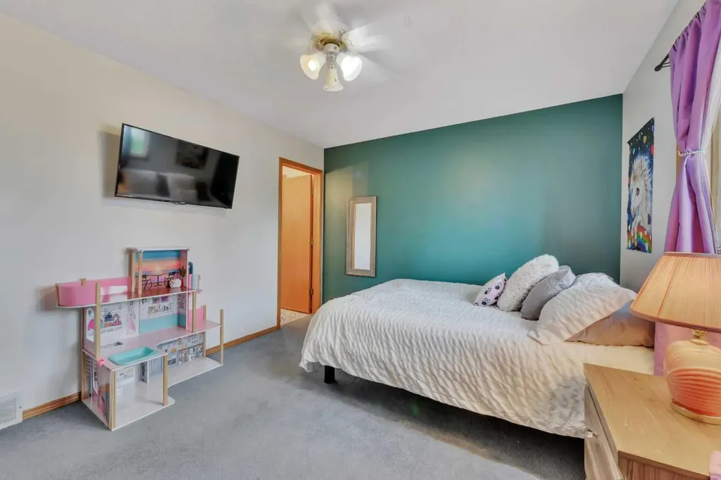 14 Eakins Crescent Red Deer AB T4R 2K2