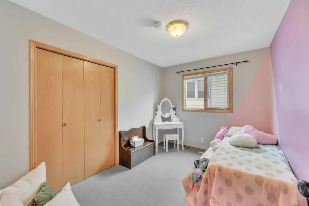 14 Eakins Crescent Red Deer AB T4R 2K2