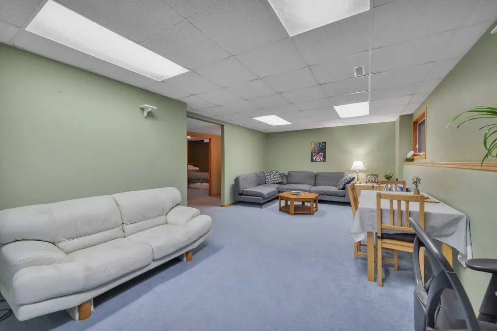 14 Eakins Crescent Red Deer AB T4R 2K2