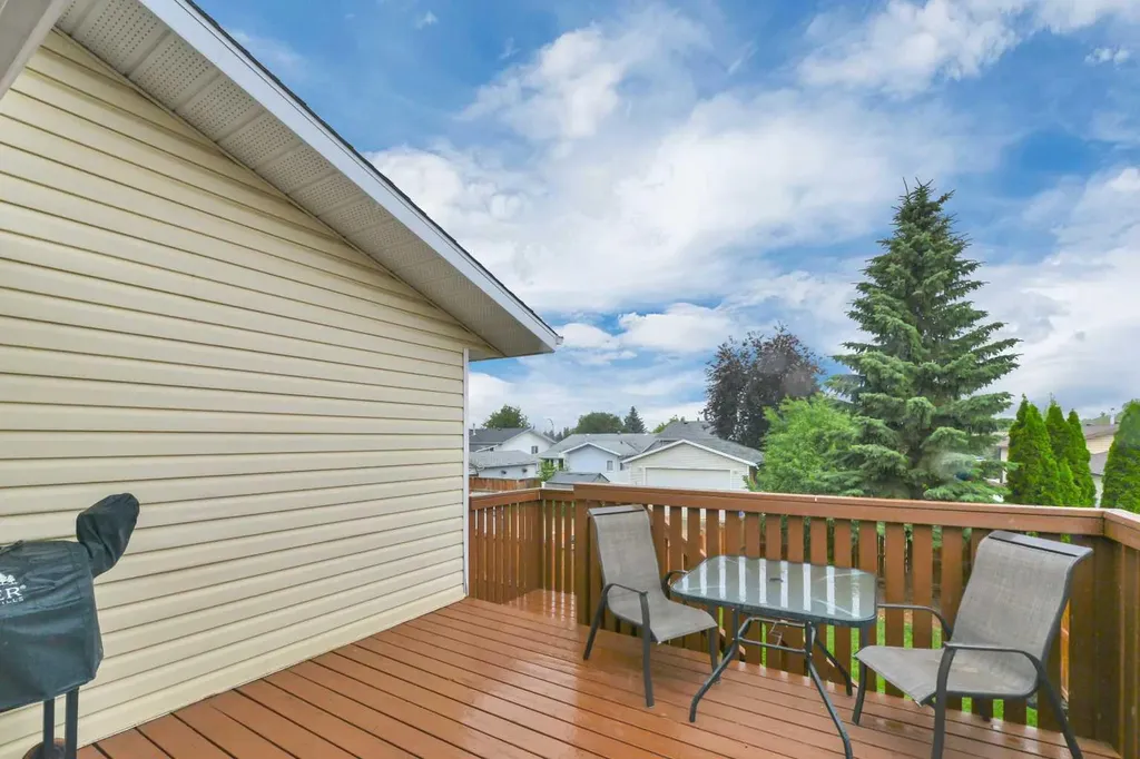14 Eakins Crescent Red Deer AB T4R 2K2