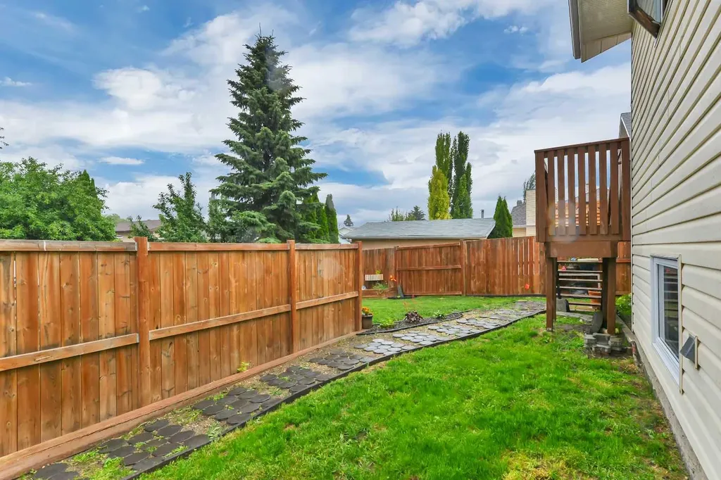 14 Eakins Crescent Red Deer AB T4R 2K2