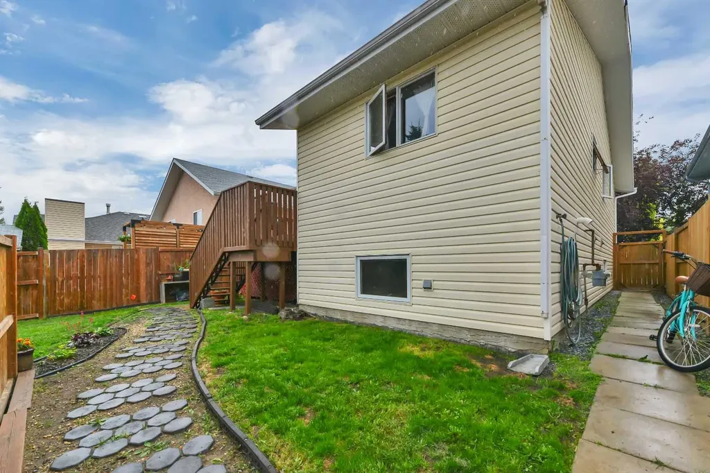 14 Eakins Crescent Red Deer AB T4R 2K2