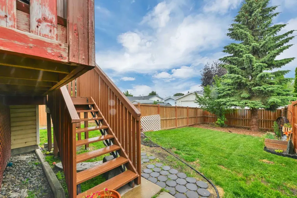 14 Eakins Crescent Red Deer AB T4R 2K2