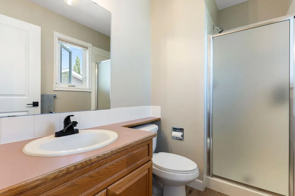 34 West Mcmanus Road Cochrane AB T4C 1L8