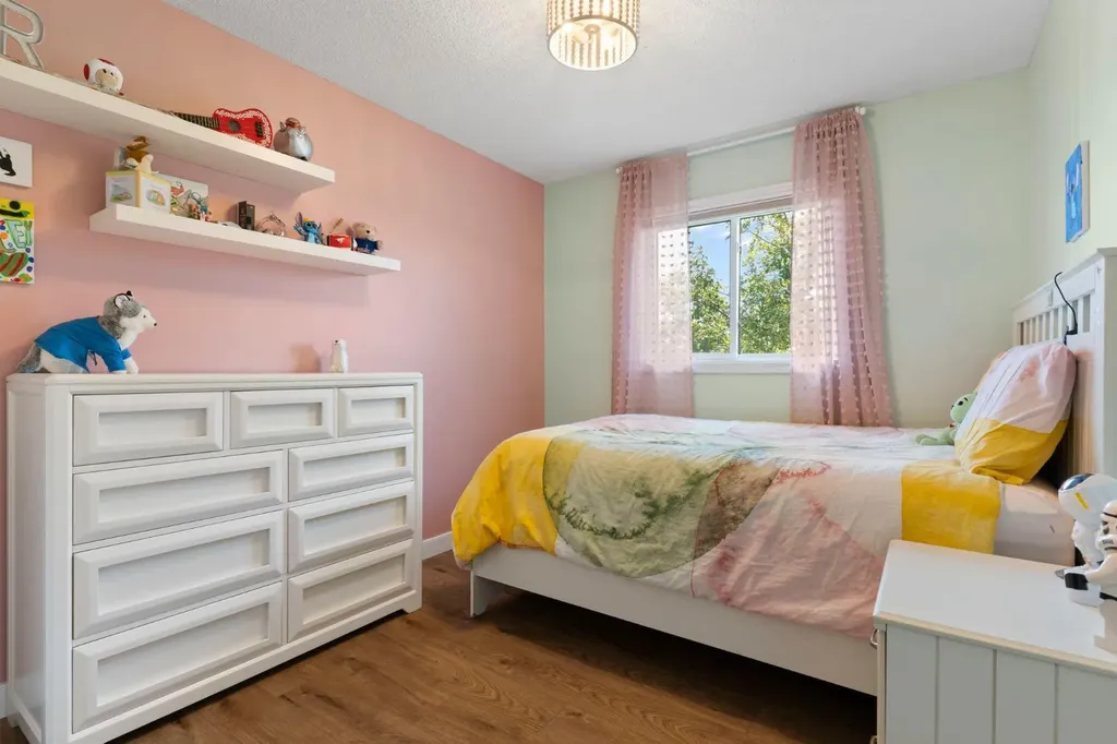 34 West Mcmanus Road Cochrane AB T4C 1L8