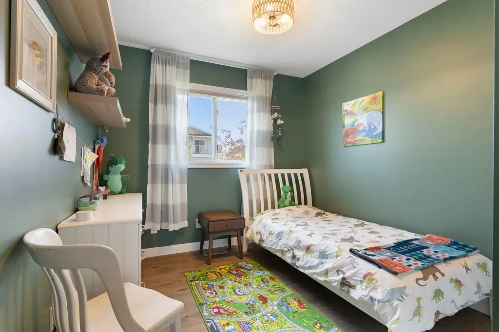 34 West Mcmanus Road Cochrane AB T4C 1L8