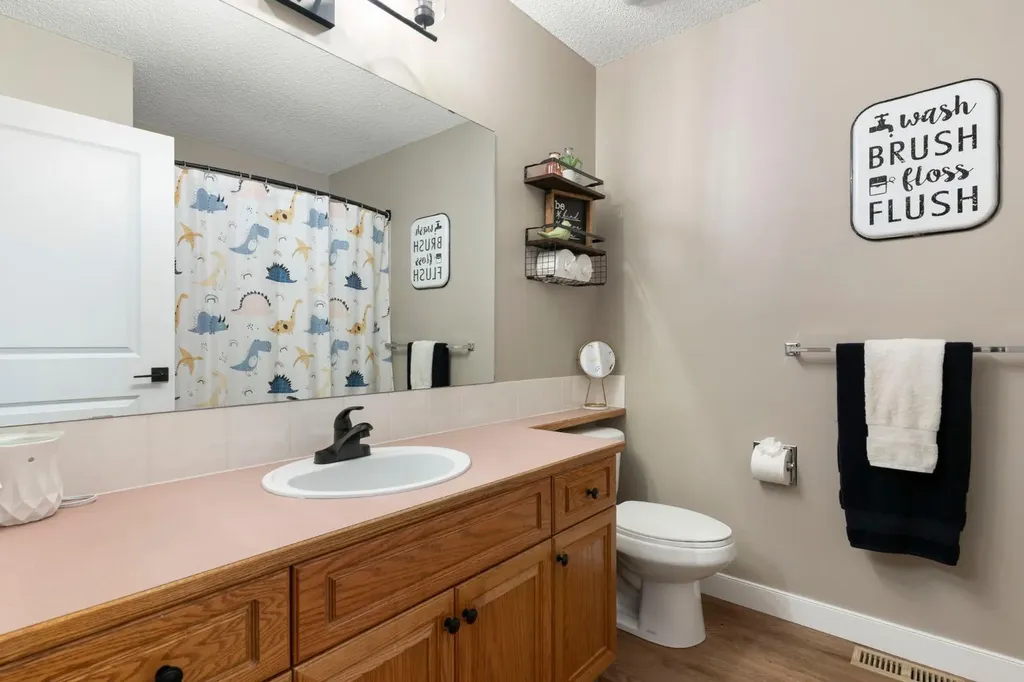 34 West Mcmanus Road Cochrane AB T4C 1L8