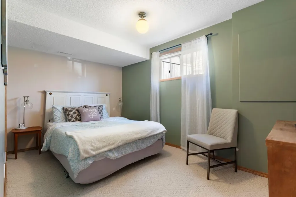34 West Mcmanus Road Cochrane AB T4C 1L8