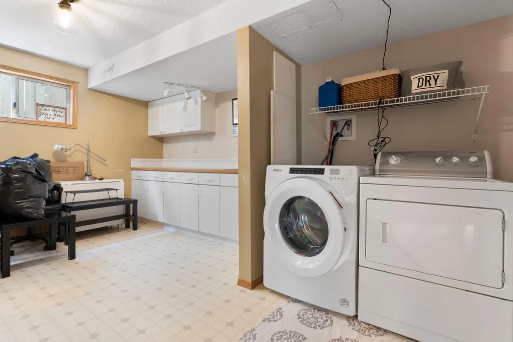 34 West Mcmanus Road Cochrane AB T4C 1L8