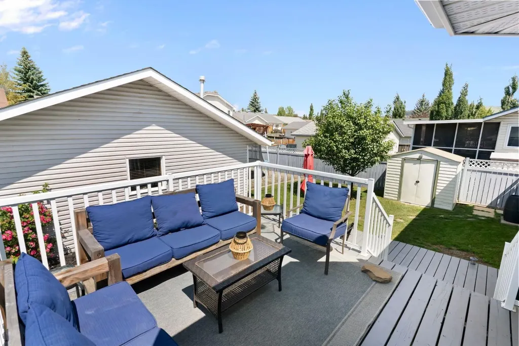 34 West Mcmanus Road Cochrane AB T4C 1L8