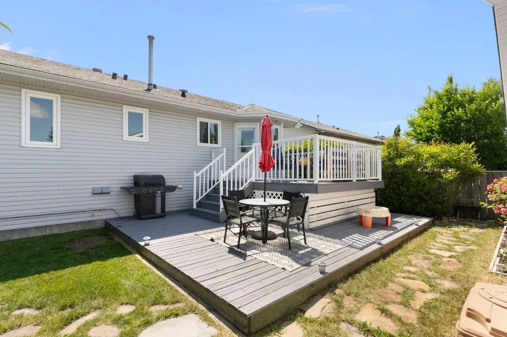 34 West Mcmanus Road Cochrane AB T4C 1L8