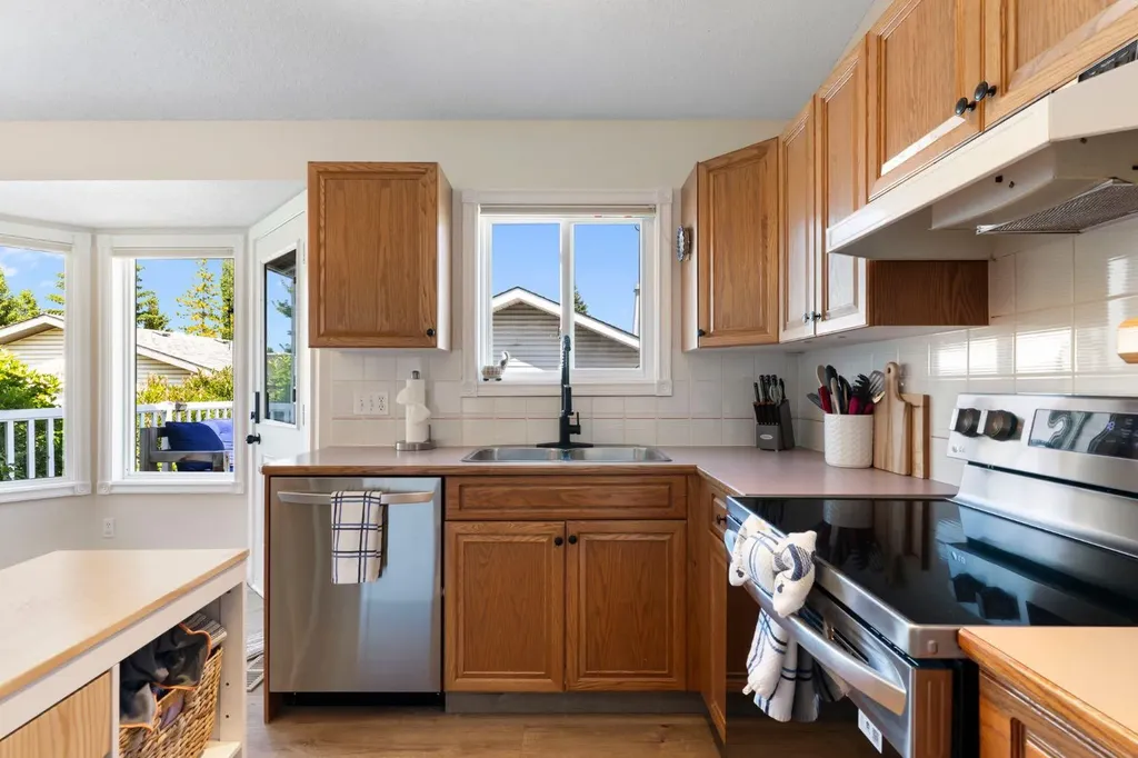 34 West Mcmanus Road Cochrane AB T4C 1L8