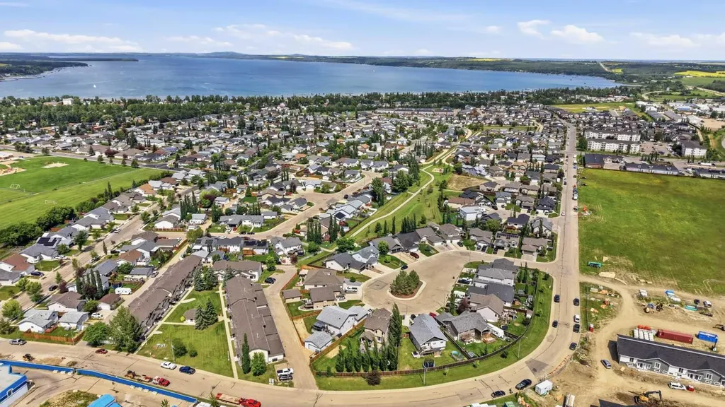 13 Hendrickson Bay Sylvan Lake AB T4S 0C6