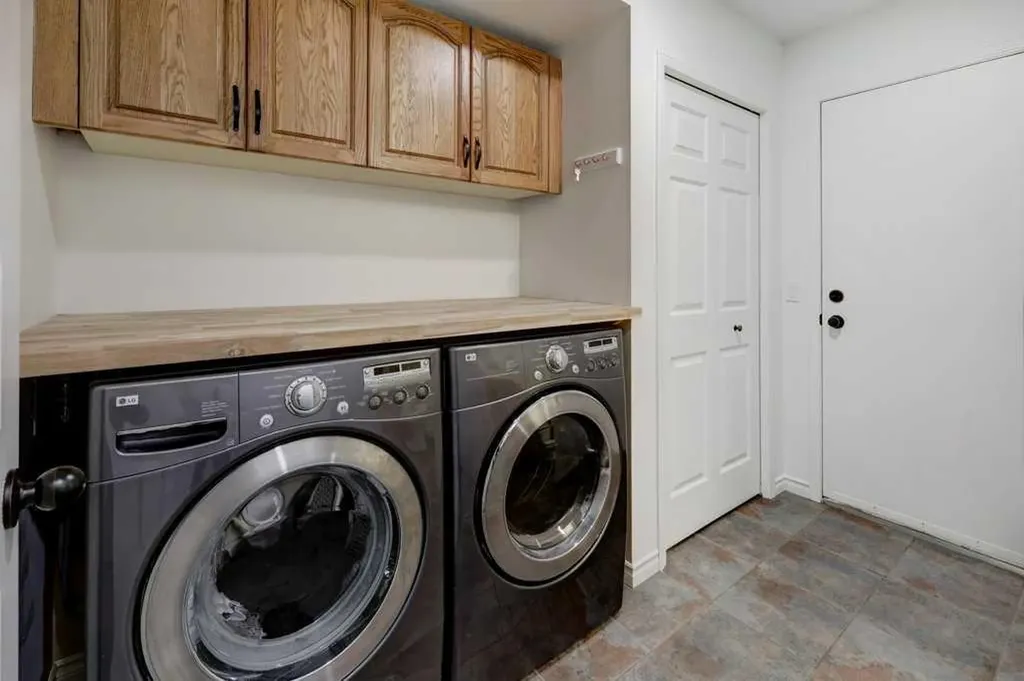 64 Santana Hill NW Calgary AB T3K 3L9
