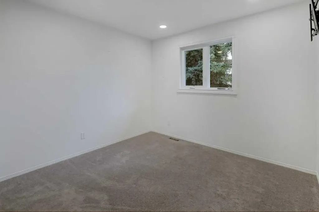 64 Santana Hill NW Calgary AB T3K 3L9