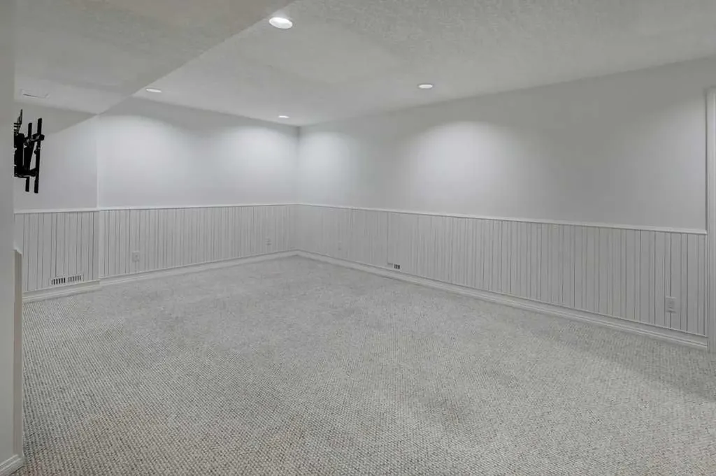 64 Santana Hill NW Calgary AB T3K 3L9