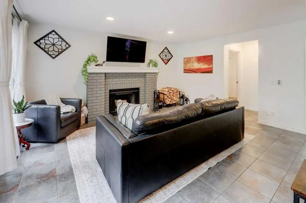 64 Santana Hill NW Calgary AB T3K 3L9