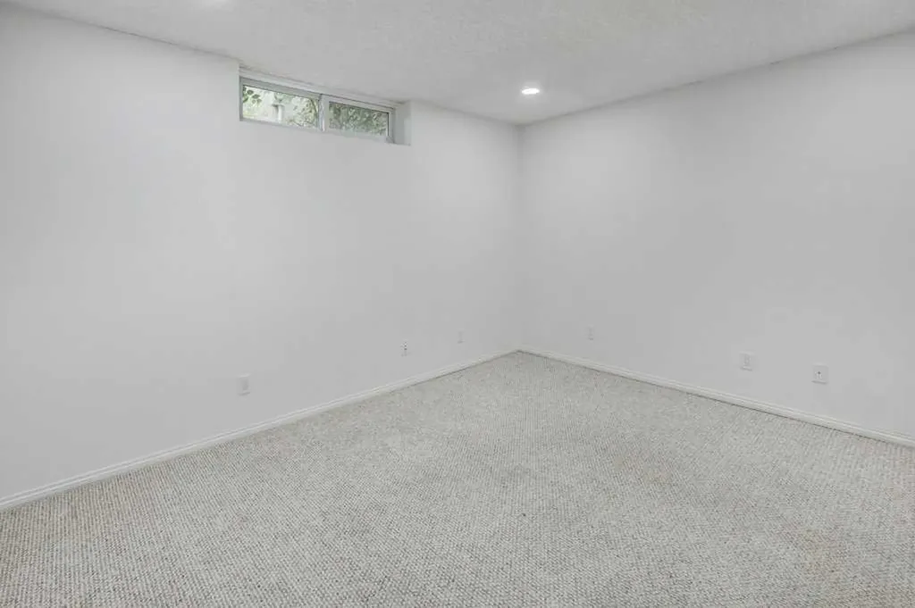 64 Santana Hill NW Calgary AB T3K 3L9