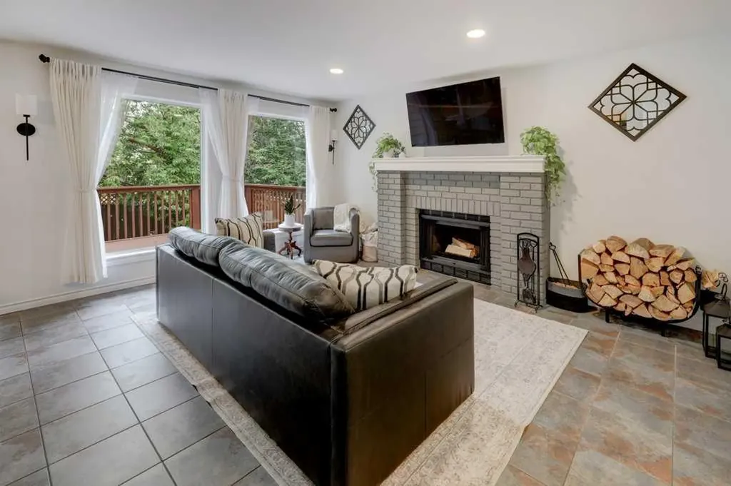 64 Santana Hill NW Calgary AB T3K 3L9