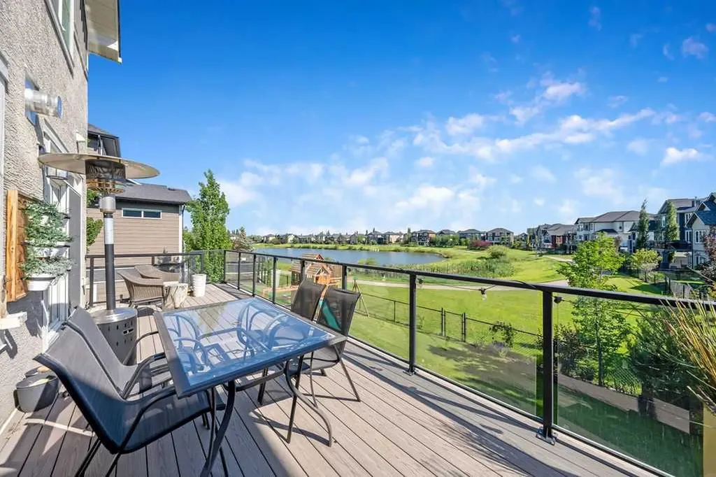 148 Rainbow Falls Glen Chestermere AB T1X 0S5