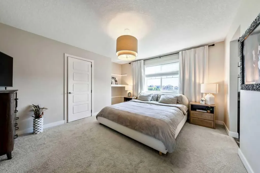 148 Rainbow Falls Glen Chestermere AB T1X 0S5