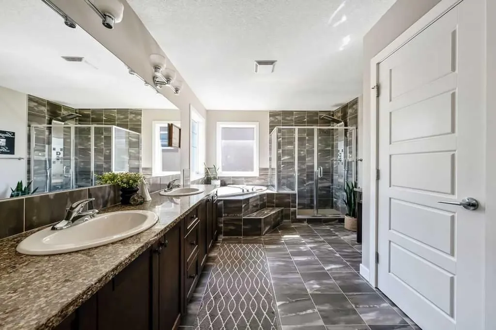 148 Rainbow Falls Glen Chestermere AB T1X 0S5