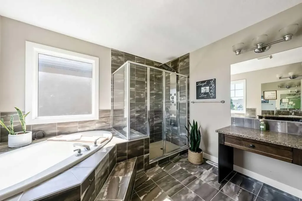 148 Rainbow Falls Glen Chestermere AB T1X 0S5
