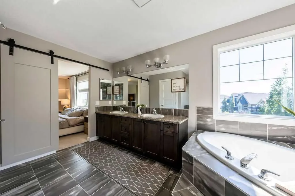 148 Rainbow Falls Glen Chestermere AB T1X 0S5