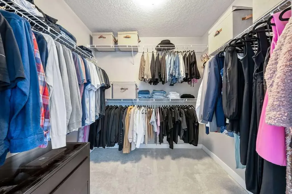 148 Rainbow Falls Glen Chestermere AB T1X 0S5