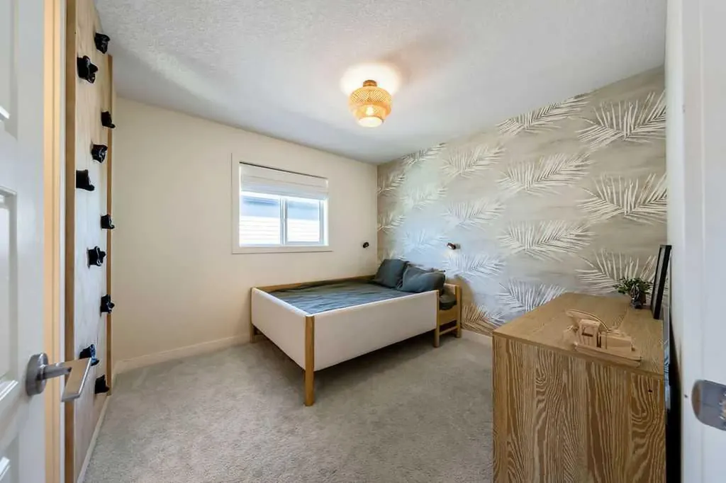 148 Rainbow Falls Glen Chestermere AB T1X 0S5