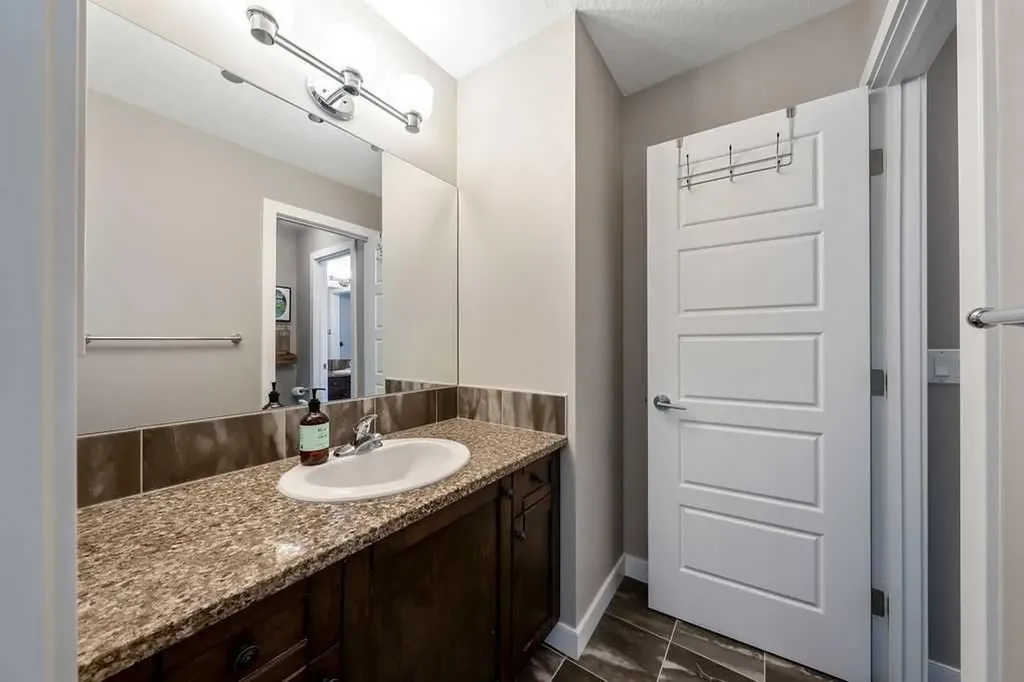 148 Rainbow Falls Glen Chestermere AB T1X 0S5
