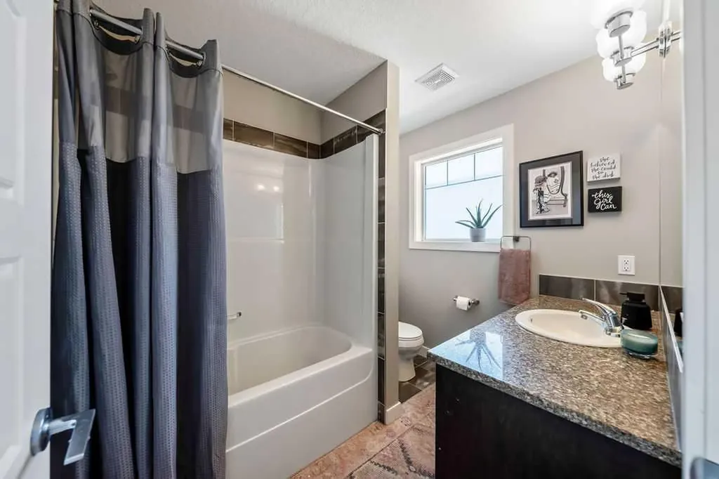 148 Rainbow Falls Glen Chestermere AB T1X 0S5