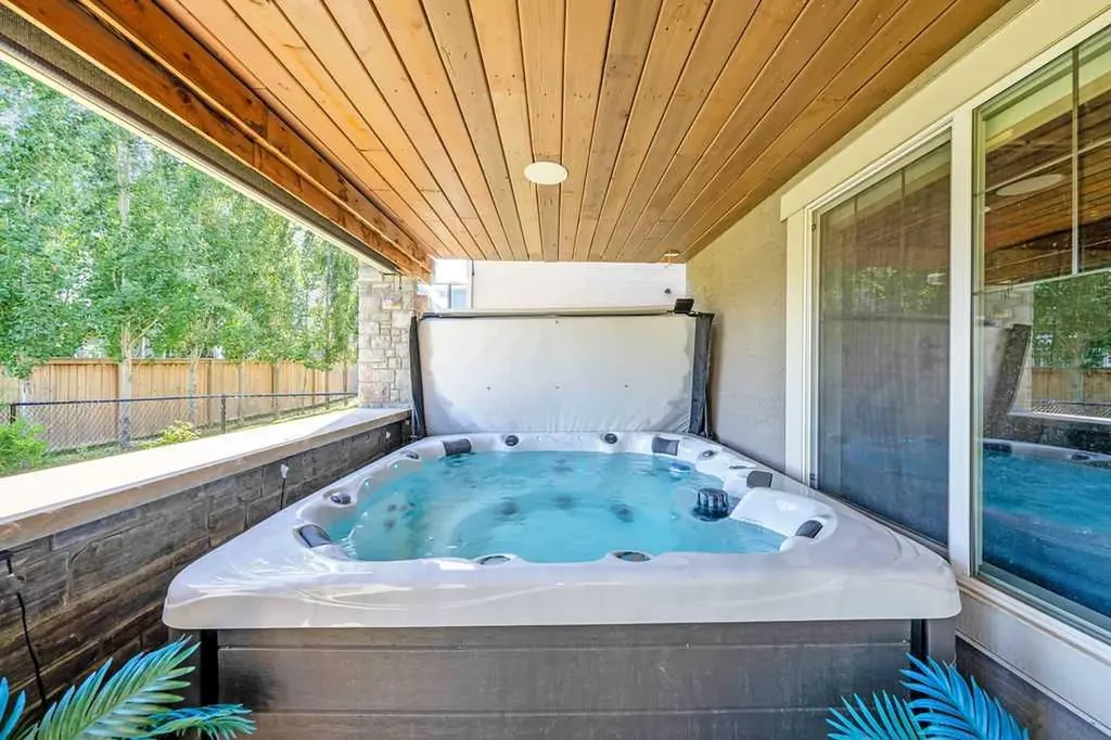 148 Rainbow Falls Glen Chestermere AB T1X 0S5