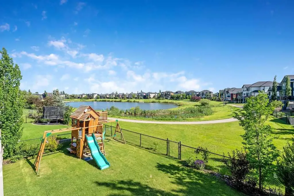148 Rainbow Falls Glen Chestermere AB T1X 0S5