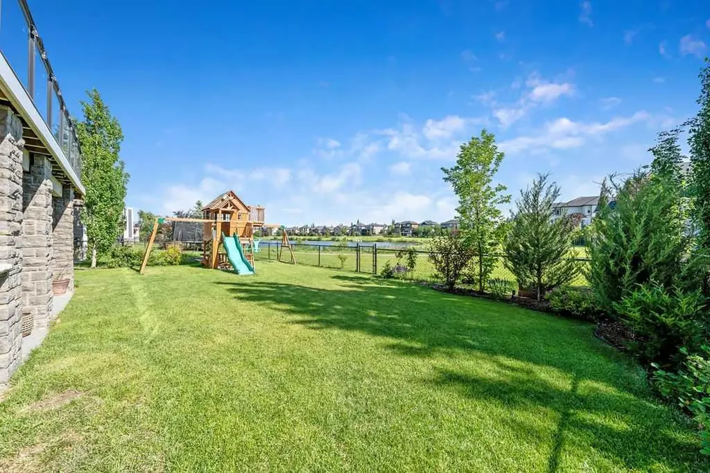 148 Rainbow Falls Glen Chestermere AB T1X 0S5