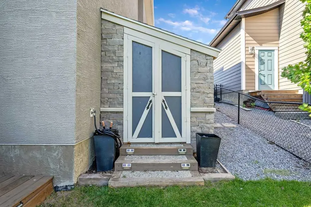 148 Rainbow Falls Glen Chestermere AB T1X 0S5