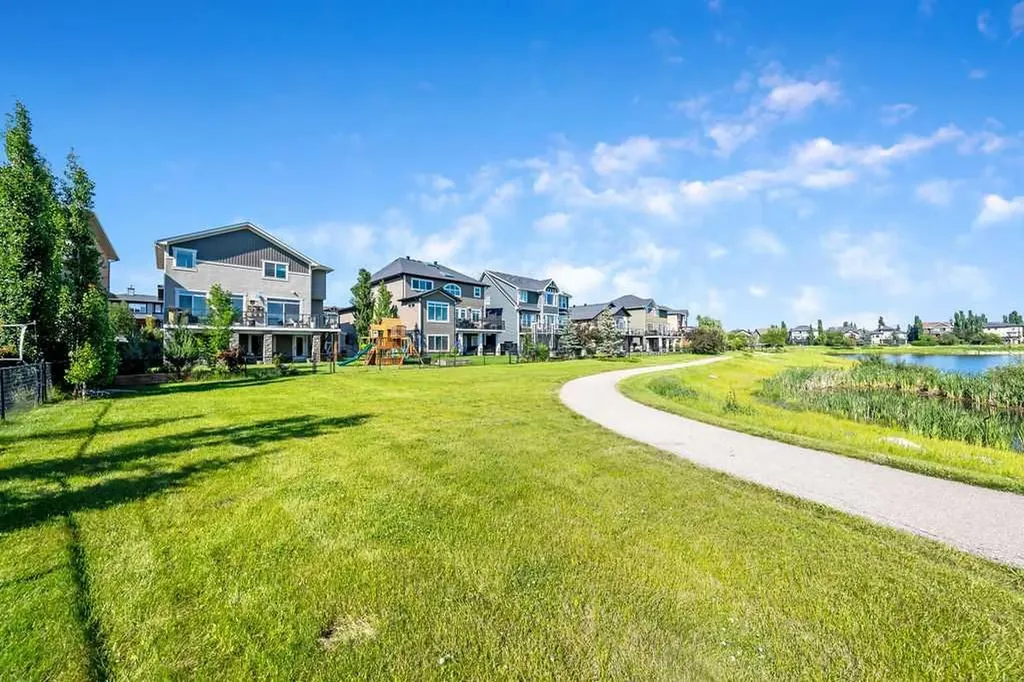 148 Rainbow Falls Glen Chestermere AB T1X 0S5