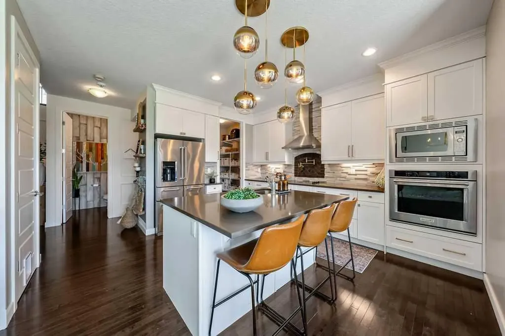 148 Rainbow Falls Glen Chestermere AB T1X 0S5