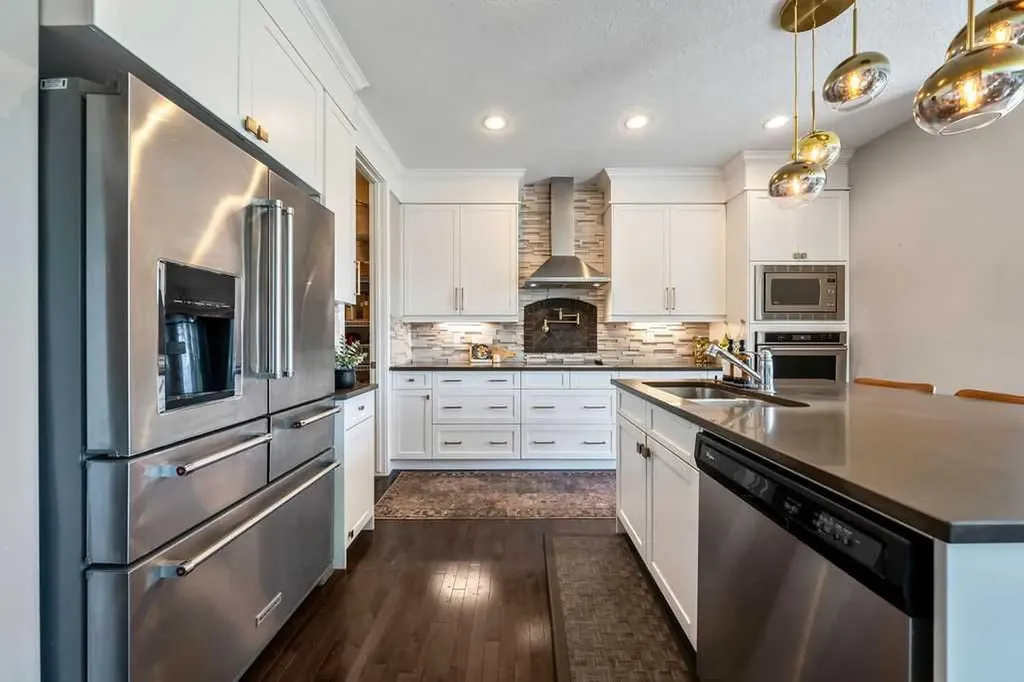 148 Rainbow Falls Glen Chestermere AB T1X 0S5