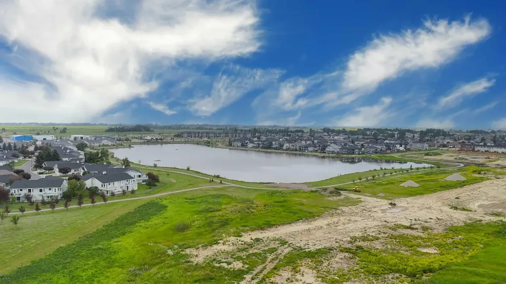 33 Strathmore Lakes Bay Strathmore AB T1P 1L8