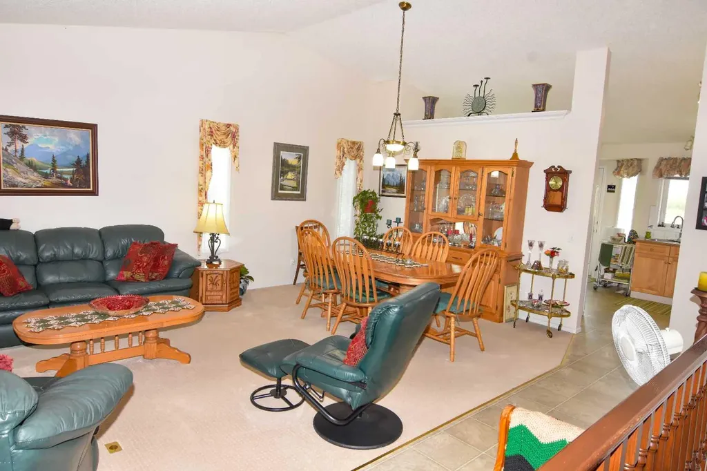 33 Strathmore Lakes Bay Strathmore AB T1P 1L8