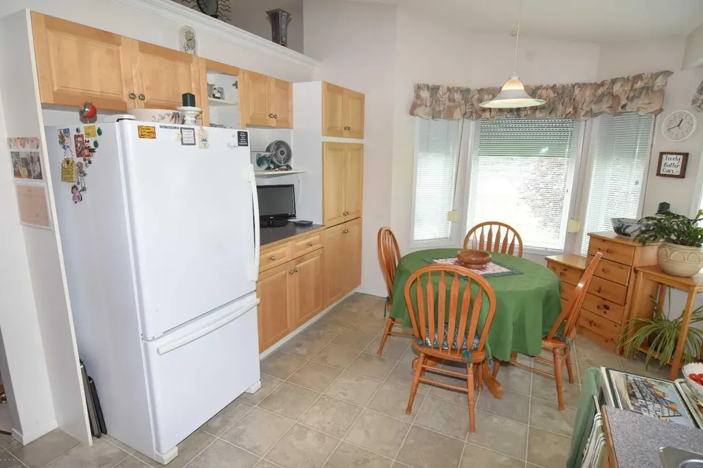 33 Strathmore Lakes Bay Strathmore AB T1P 1L8