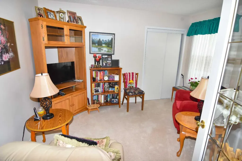 33 Strathmore Lakes Bay Strathmore AB T1P 1L8